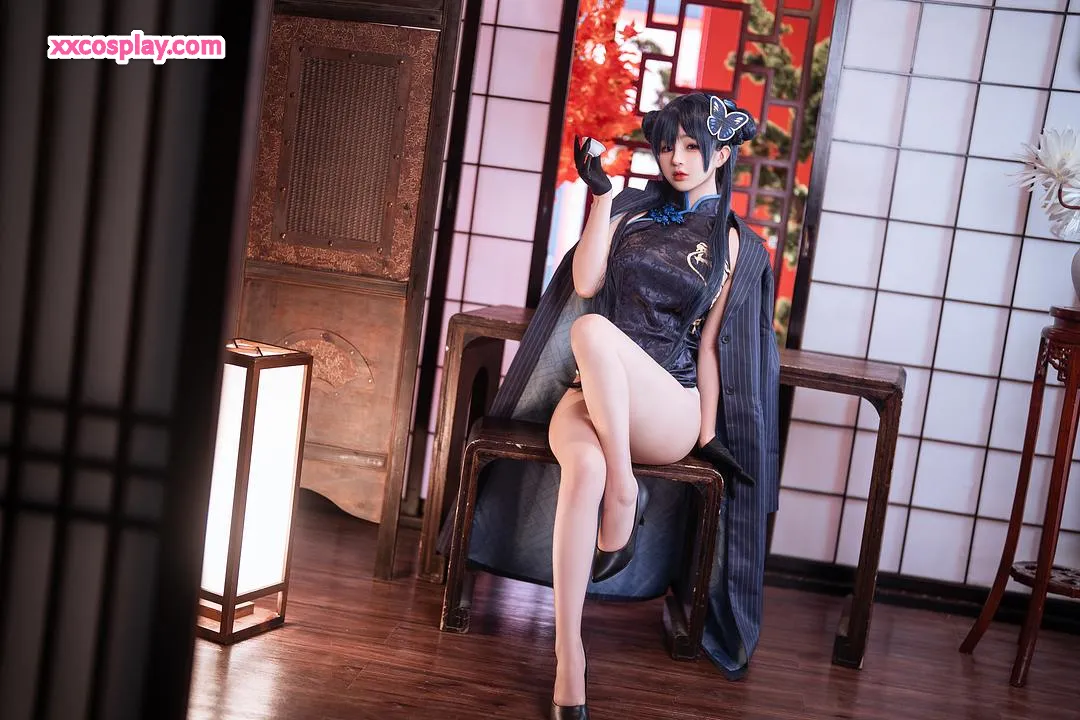 Sakurai Ningning: Verführerisches Cheongsam